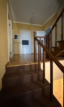 Дом 250м², 3-этажный, на длительный срок, 