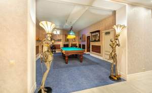 Дом 1562м&sup2;, 3-этажный, участок 38 сот.  