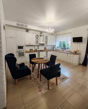 Дом 180м², 2-этажный, участок 3 сот.  