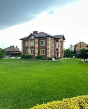 Дом 340м&sup2;, 3-этажный, участок 24 сот.  