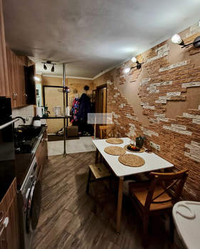 2-к квартира, вторичка, 52м2, 1/9 этаж