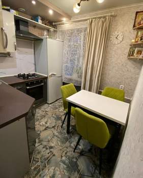 2-к квартира, вторичка, 43м2, 1/4 этаж