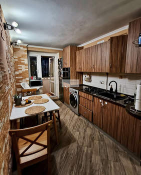 2-к квартира, вторичка, 52м2, 1/9 этаж